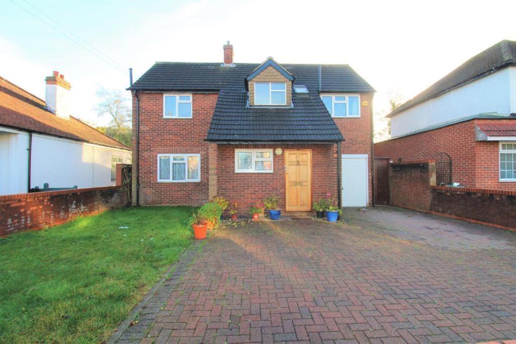 The Heathrow Lodge London Uk Harmondsworth Exterior photo